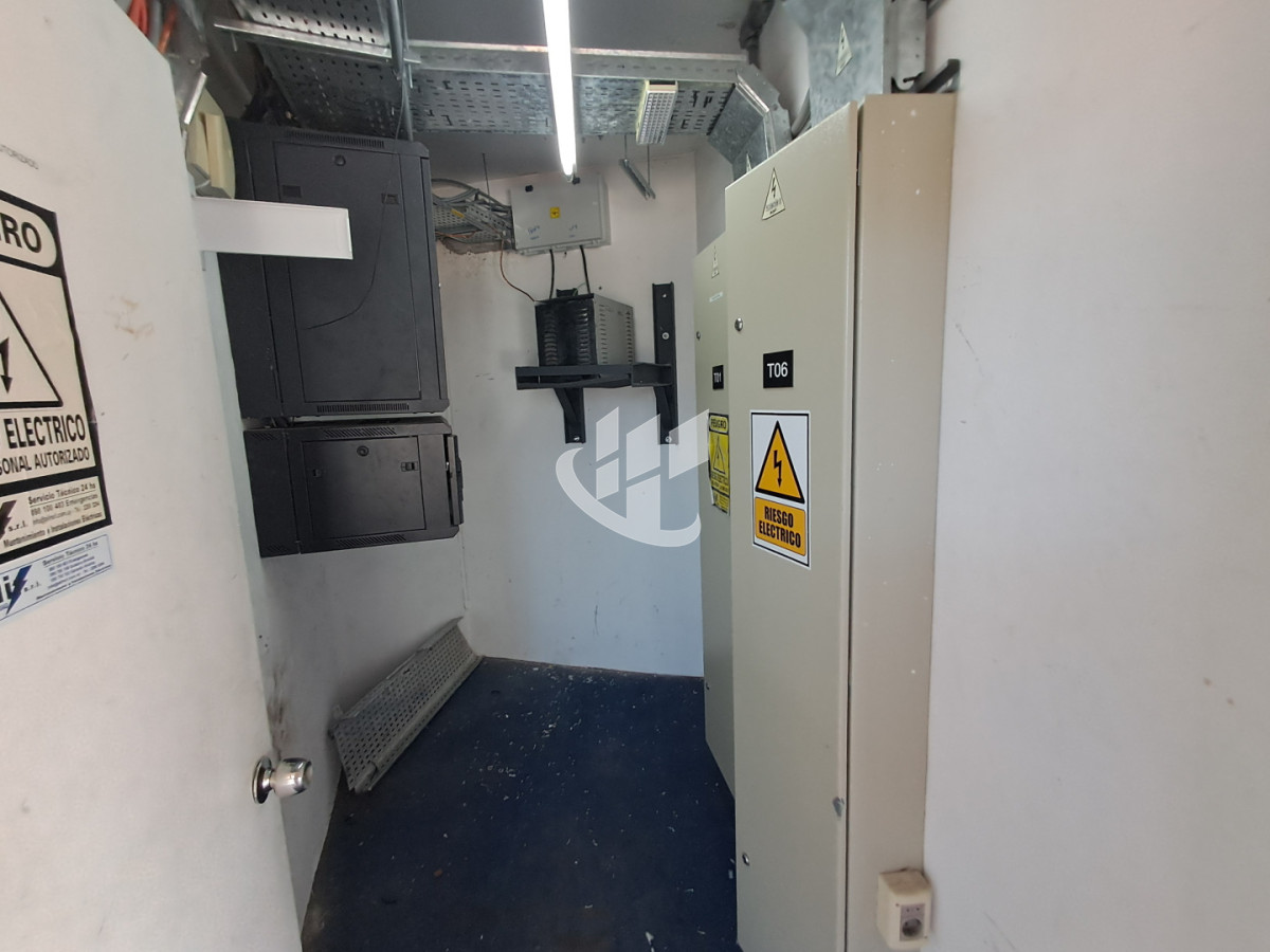 Local Comercial ID.2483 - PUNTA DEL ESTE PENINSULA LOCAL COMERCIAL CON EXCELENTE UBICACION