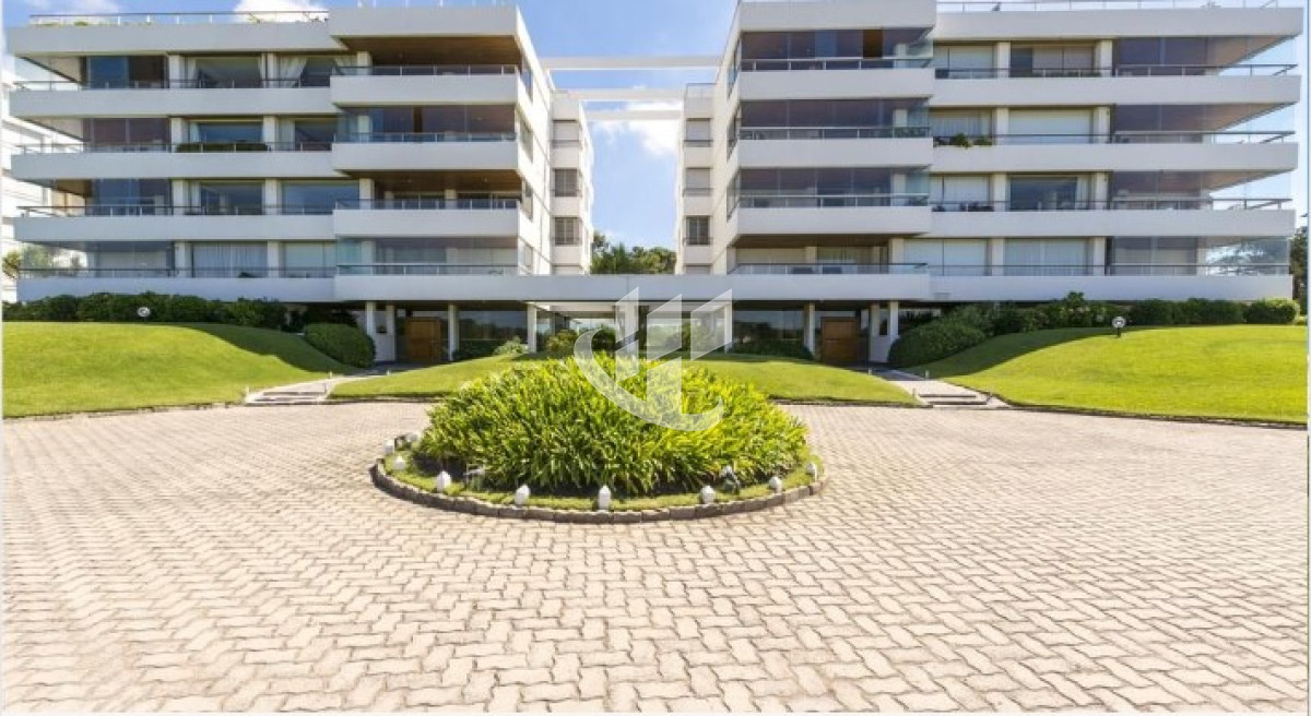 Apartamento ID.828 - Alquiler de Verano, 4 dormitorios mas dep, 1era linea al mar, Rincon del Indio, Punta del Este