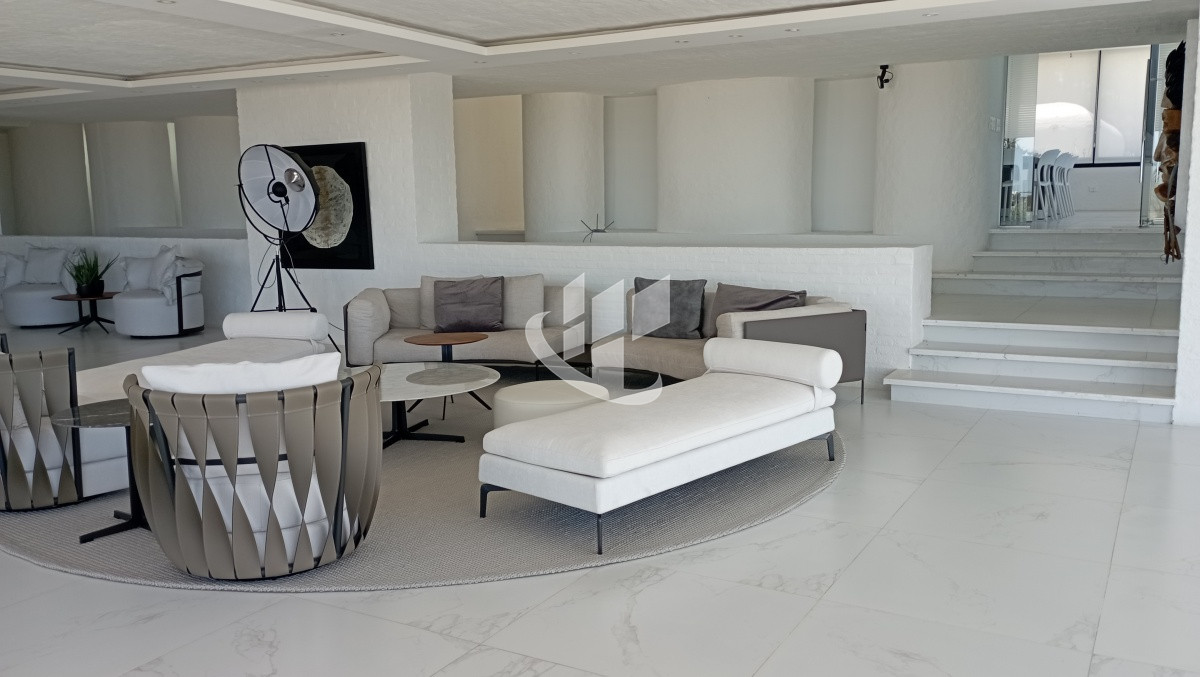 Apartamento ID.2205 - PUNTA DEL ESTE MANSA A ESTRENAR 3 DORMITORIOS Y DEPENDENCIA BALCON CON PARRILLERO