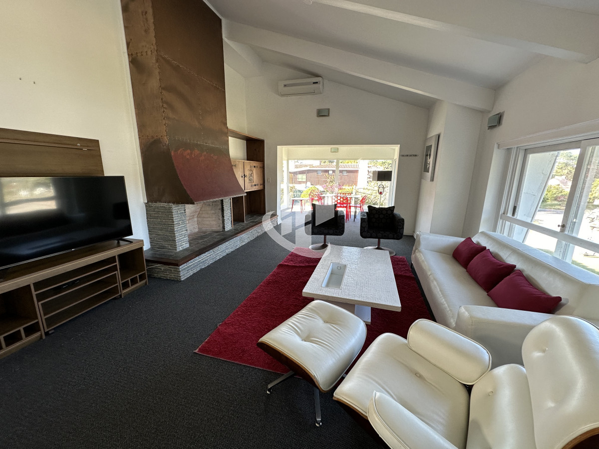 Apartamento ID.1964 - En venta y alquiler anual apartamento de 1 y medio dormitorios en Punta del Este 