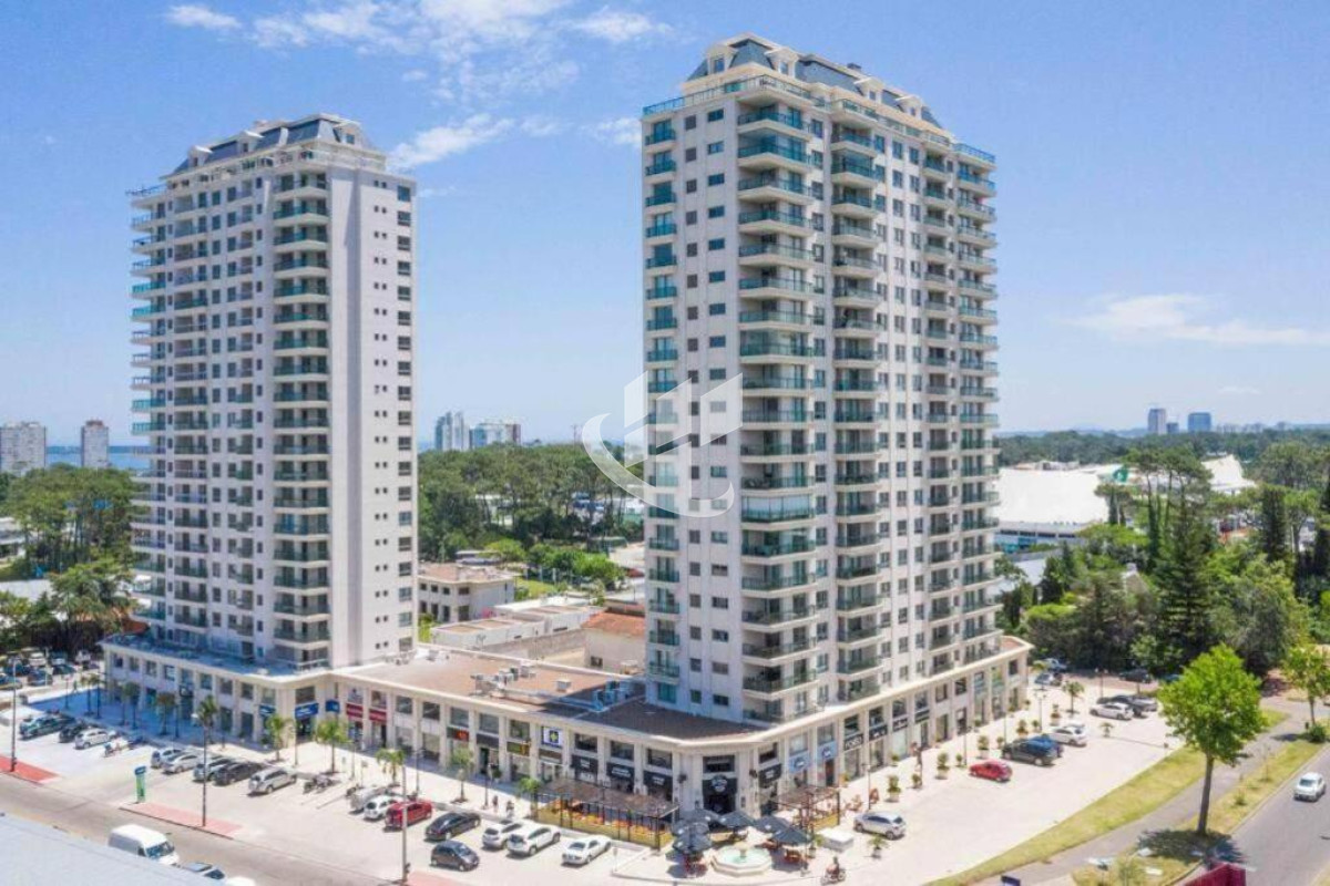 Apartamento ID.124 - Alquiler anual, monoambiente, piso alto, vista al mar, Punta del Este