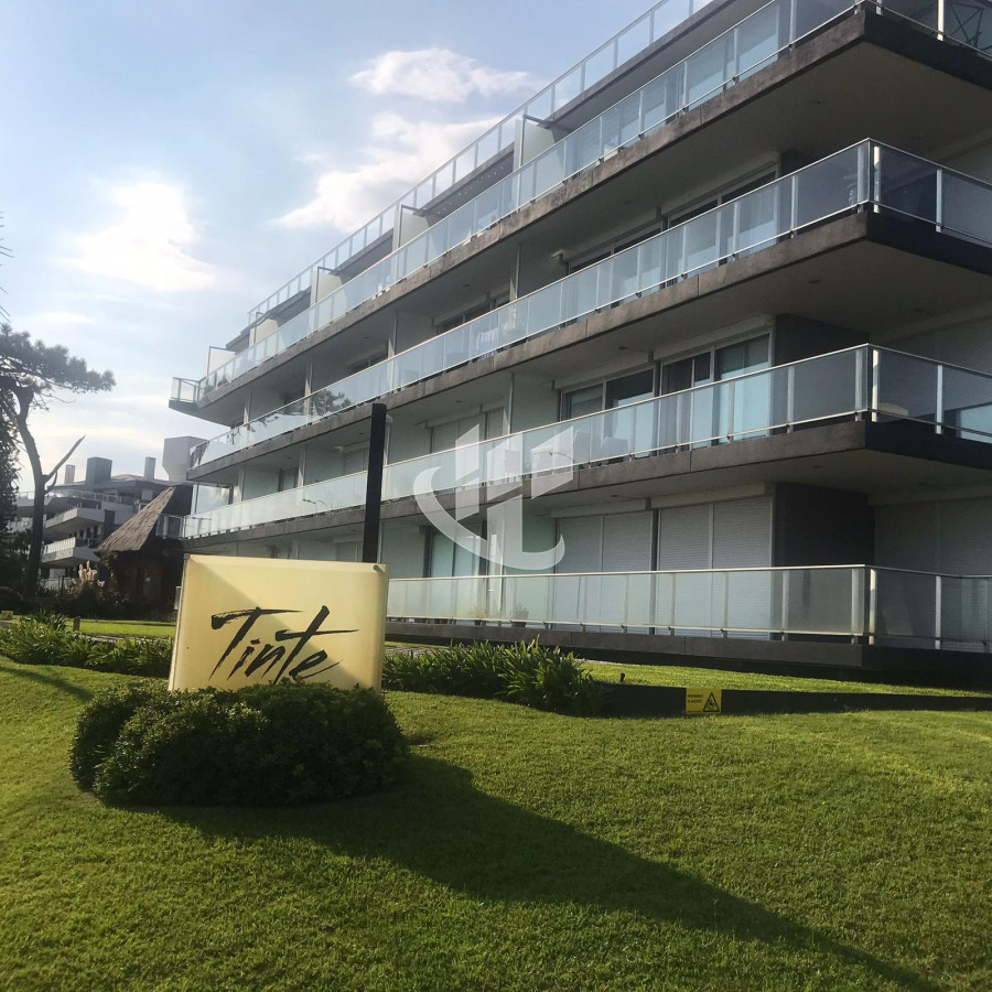Apartamento ID.1980 - Alquiler anual, 1 dormitorio, primera linea Mansa, Punta del Este