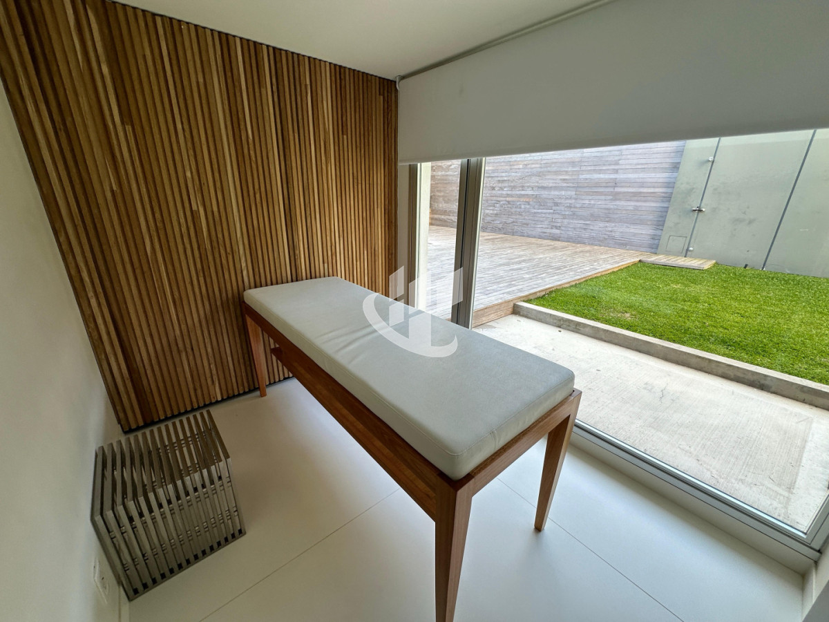 Apartamento ID.2741 - Alquiler temporada 2027, Playa mansa, un dormitorio.