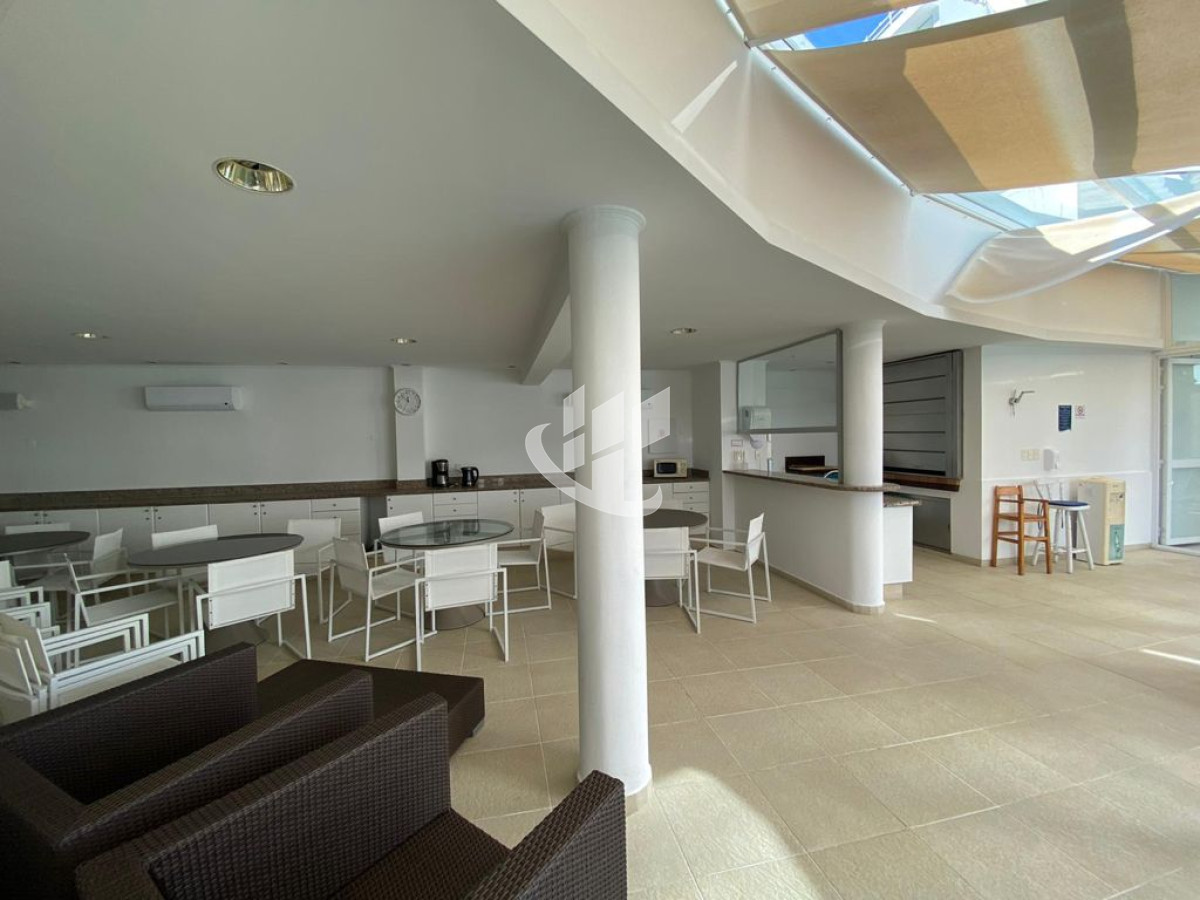 Apartamento ID.2037 - PUNTA DEL ESTE MANSA PRIMERA LINEA AMENITIES DE LUJO 3 DORMITORIOS Y DEPENDENCIA EN VENTA 