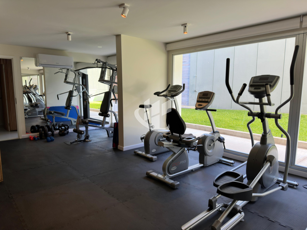 Apartamento ID.2741 - Alquiler temporada 2027, Playa mansa, un dormitorio.