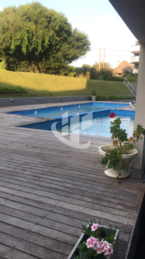 Apartamento ID.1980 - Alquiler anual, 1 dormitorio, primera linea Mansa, Punta del Este