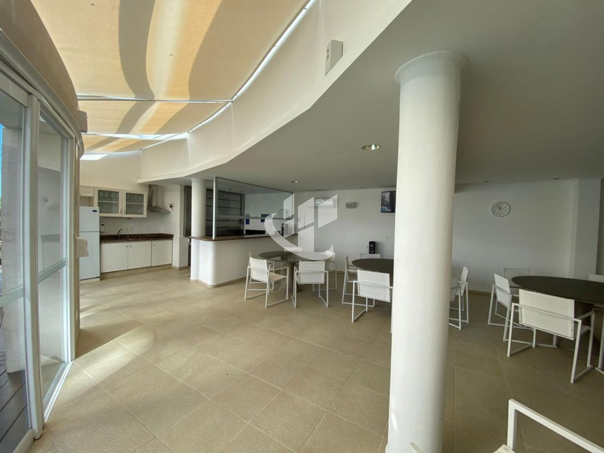 Apartamento ID.2037 - PUNTA DEL ESTE MANSA PRIMERA LINEA AMENITIES DE LUJO 3 DORMITORIOS Y DEPENDENCIA EN VENTA 