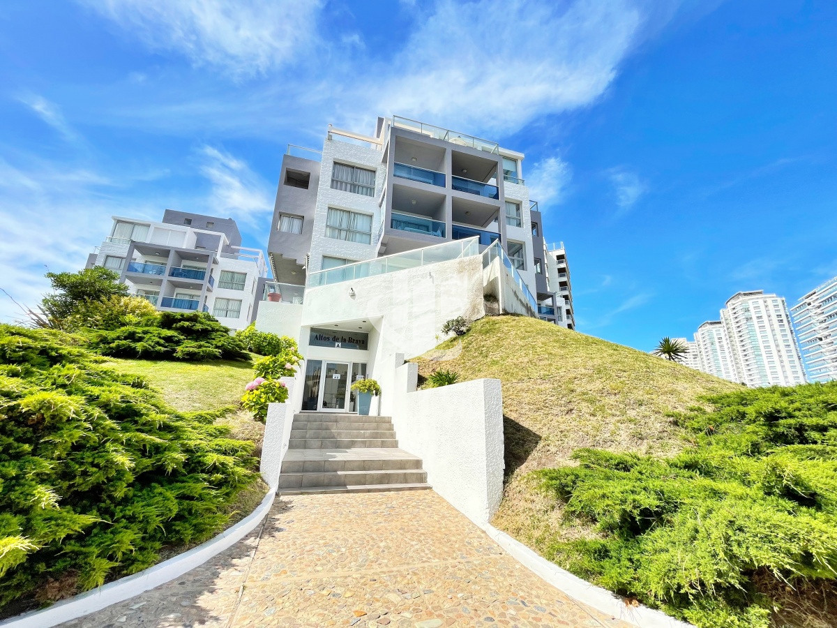 Apartamento ID.1898 - Apartamento en venta de 2 dormitorios, terraza con vista al mar- Brava, Punta del Este