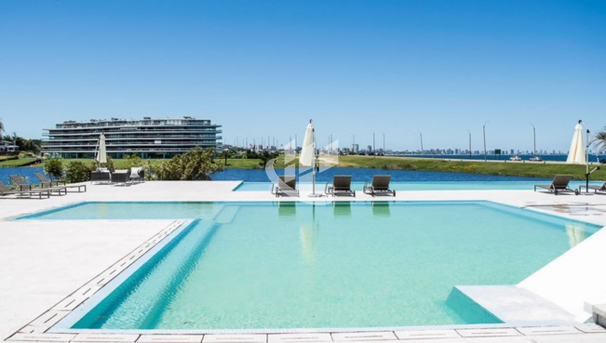 Apartamento ID.2205 - PUNTA DEL ESTE MANSA A ESTRENAR 3 DORMITORIOS Y DEPENDENCIA BALCON CON PARRILLERO