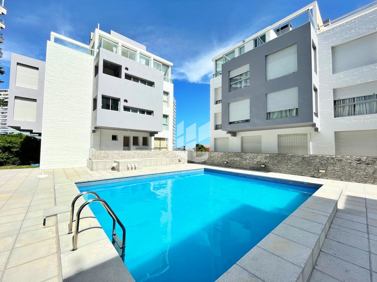 Apartamento ID.1898 - Apartamento en venta de 2 dormitorios, terraza con vista al mar- Brava, Punta del Este
