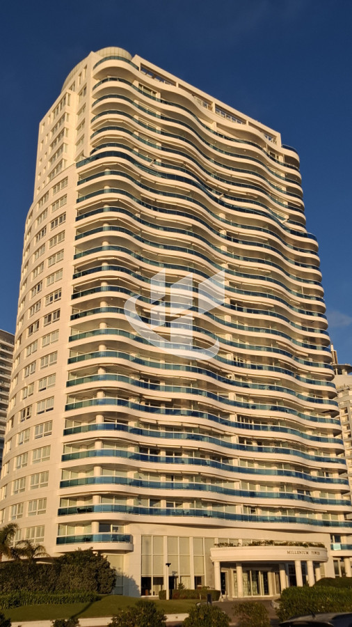 Apartamento ID.2037 - PUNTA DEL ESTE MANSA PRIMERA LINEA AMENITIES DE LUJO 3 DORMITORIOS Y DEPENDENCIA EN VENTA 