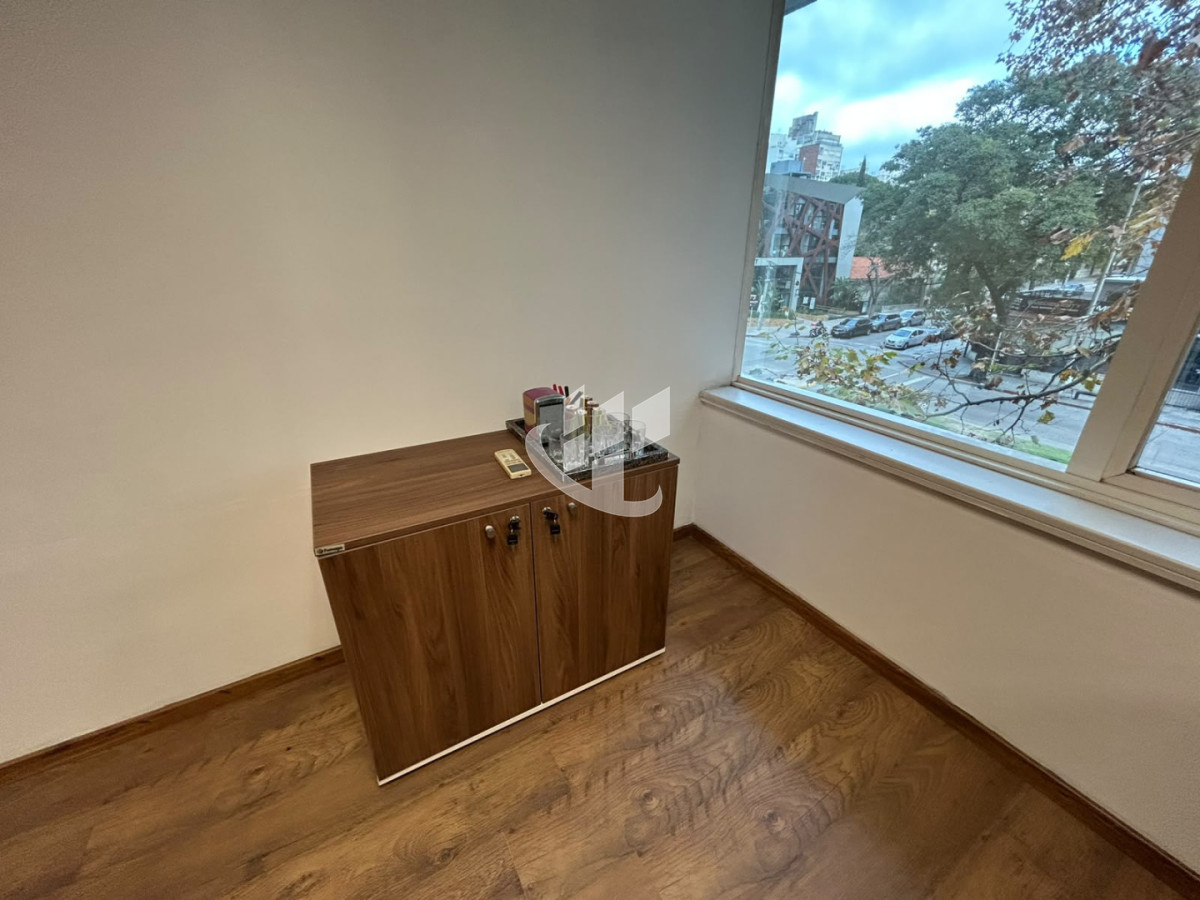 Oficina ID.2628 - Oficina en alquiler en WTC Montevideo, Garaje, Seguridad 24 hs