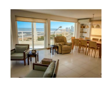 EXCLUSIVO PENTHOUSE SOBRE PLAYA BRAVA.