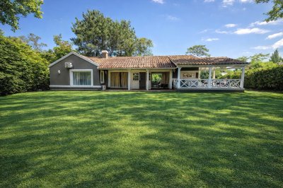 CASA EN VENTA Y ALQUILER ANUAL EN BARRIO PRIVADO