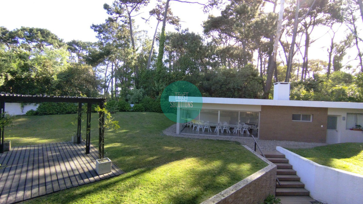 Apartamento ID.350 - Venta y Alquiler Anual Apto 2D Brava Punta con Parrillero propio y Amenities 