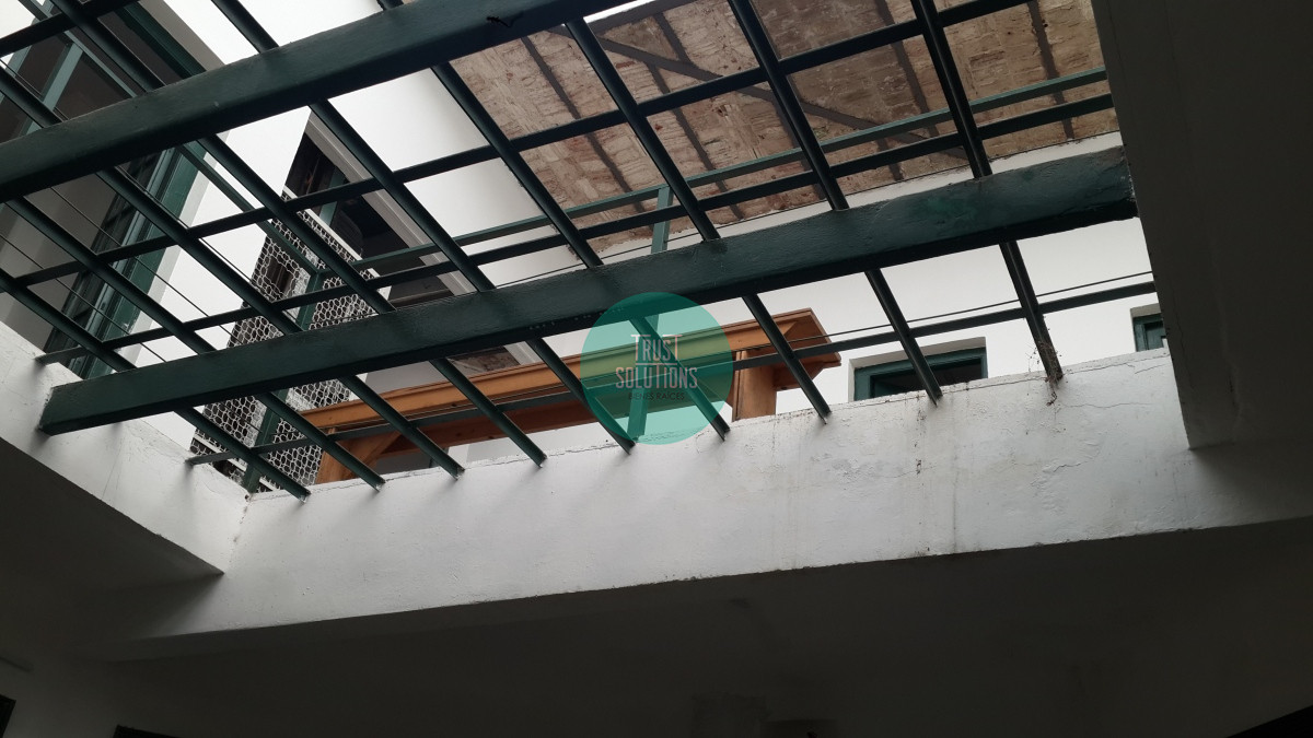 Apartamento ID.1134 - Venta Edificio Ciudad Vieja OPORTUNIDAD RECICLAJE!!  4 pisos muy buen estado general 