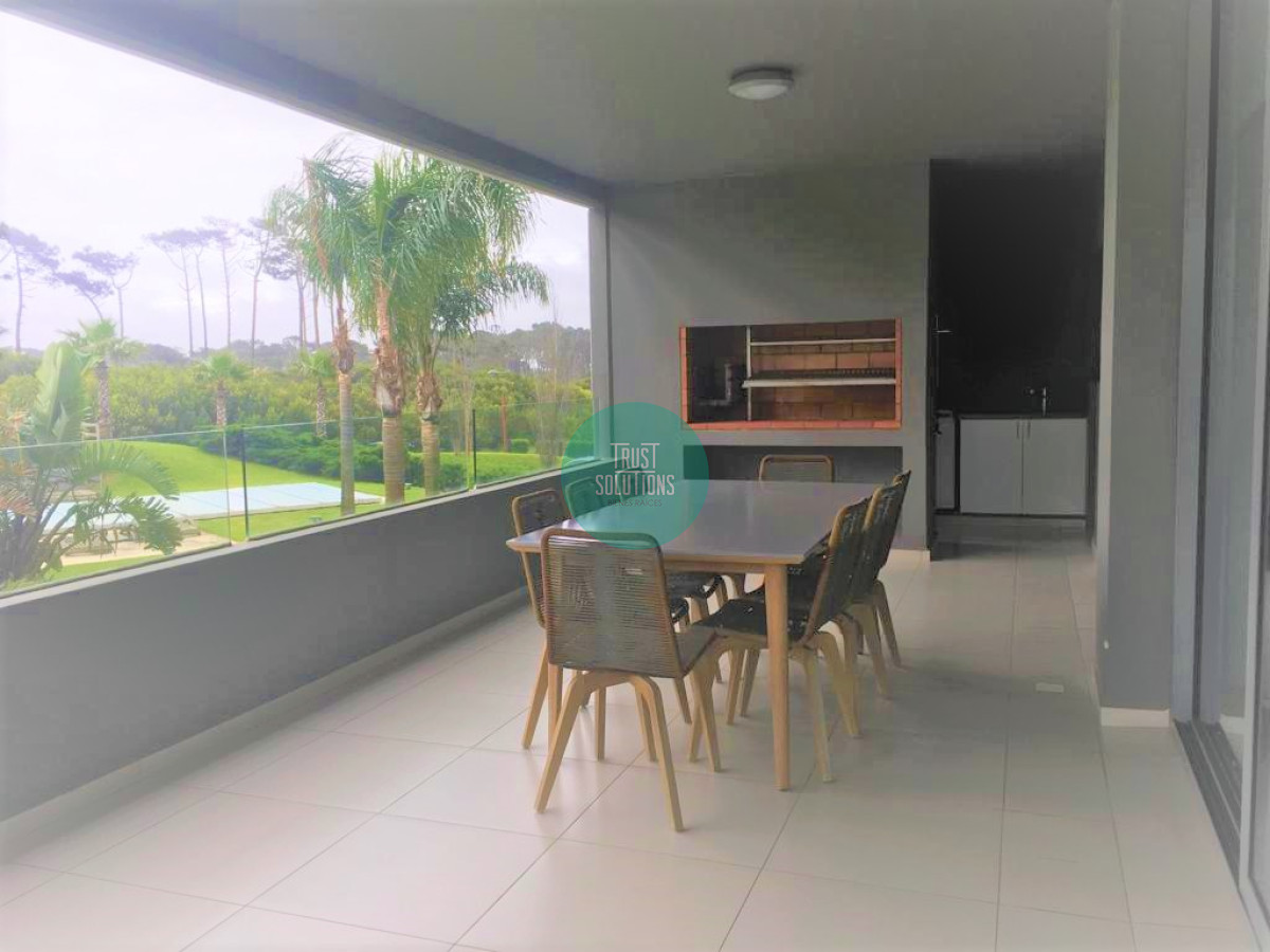 Apartamento ID.472 - Venta y Alquiler Anual Apto 3 Suites y dep serv Brava Punta con  Piscina propia 