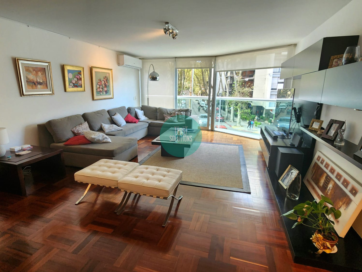 Apartamento ID.1432 - VENTA DE HERMOSO DEPARTAMENTO CON JARDÍN EN EL CORAZÓN DE POCITOS