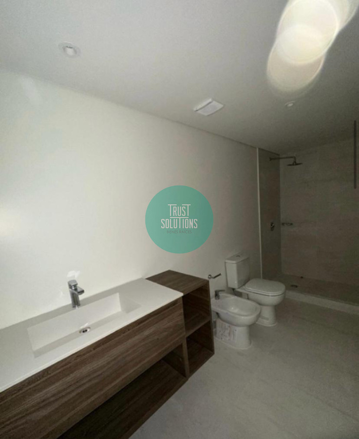 Apartamento ID.1178 - Venta o Alquiler duplex Punta Carretas 2D Frente opción garage Terraza