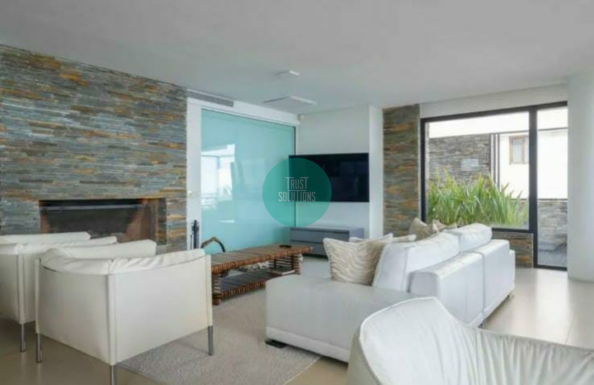 Apartamento ID.621 - Venta Exclusivo Penthouse frente al Puerto Punta 3 Suites Dep Serv Piscina y Parrillero 