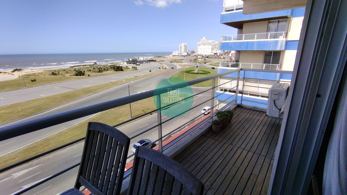 Apartamento ID.351 - Venta Apto 2D Brava Punta con Terraza y vista al mar  