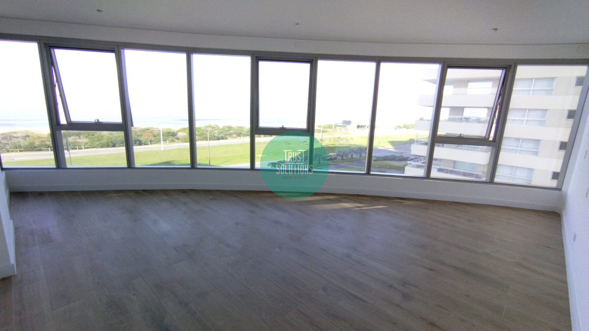 Apartamento ID.670 - Venta Apartamento Punta Piso Espectacular Torre Trump 3 suites, Dep.Serv. 
