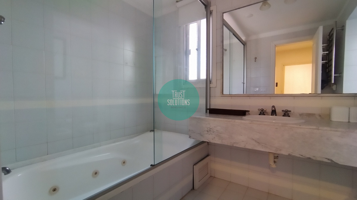 Apartamento ID.450 - Venta Apto Brava Punta 4D dep serv Amenities