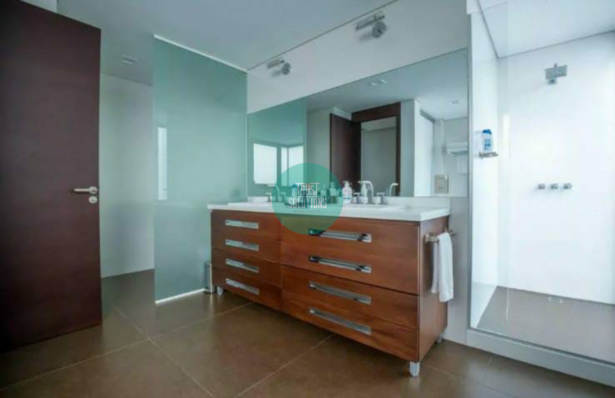 Apartamento ID.621 - Venta Exclusivo Penthouse frente al Puerto Punta 3 Suites Dep Serv Piscina y Parrillero 