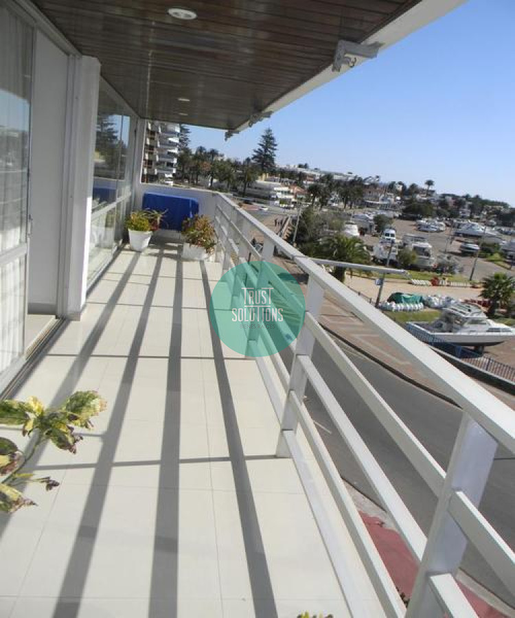 Apartamento ID.616 - Venta Apto Punta Península 4D y dep serv con vista al Puerto 