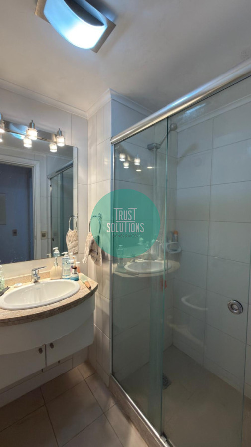 Apartamento ID.1868 - Venta apartamento sobre Av. Brasil con gran living, 2 dormitorios, 3 baños y buen garage 