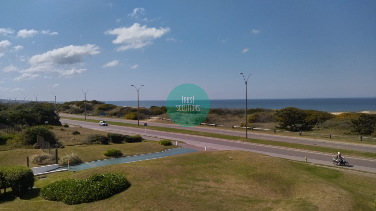 Apartamento ID.435 - Venta Apto 3D y dep serv  Brava Punta fte al mar 