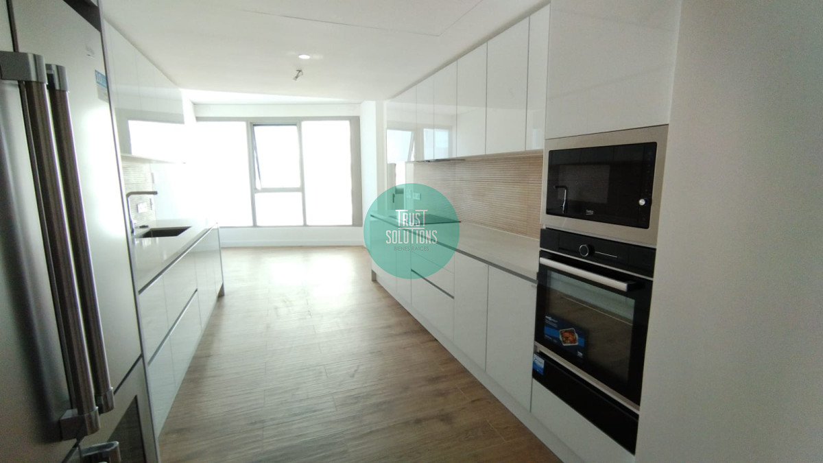 Apartamento ID.670 - Venta Apartamento Punta Piso Espectacular Torre Trump 3 suites, Dep.Serv. 