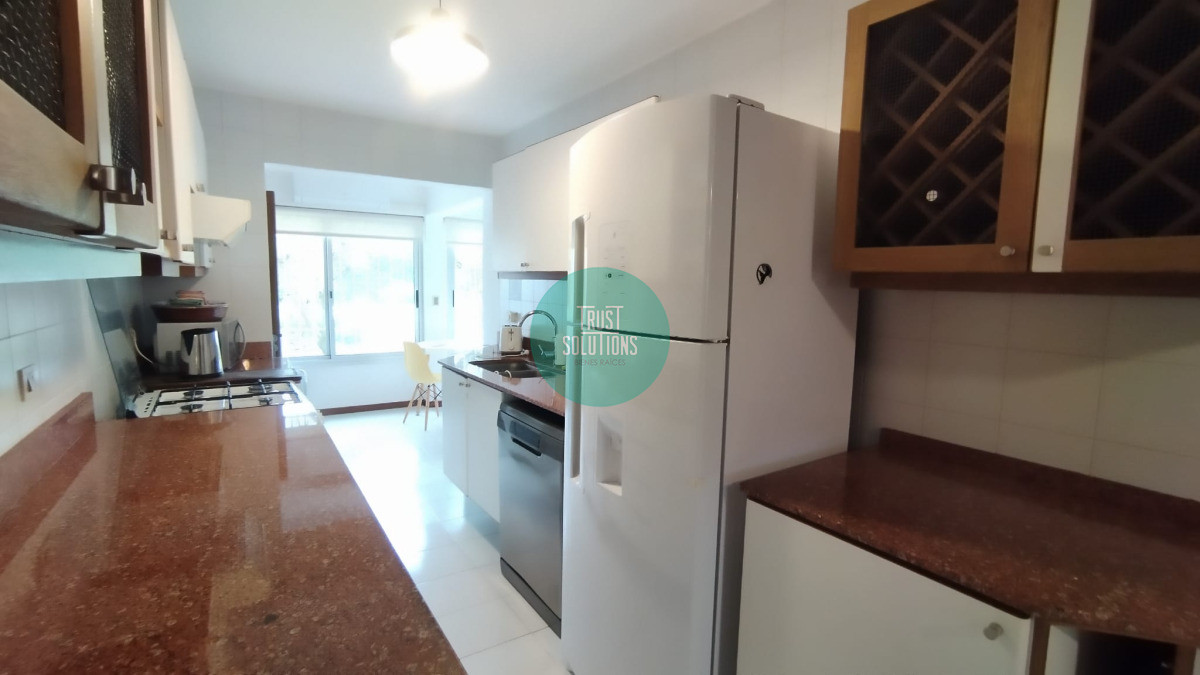 Apartamento ID.656 - Venta y Alquiler de Temporada Apto 3D y dep huéspedes Brava Punta con Piscina y Parrillero 