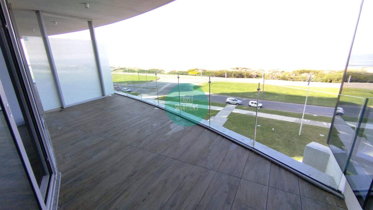 Apartamento ID.670 - Venta Apartamento Punta Piso Espectacular Torre Trump 3 suites, Dep.Serv. 