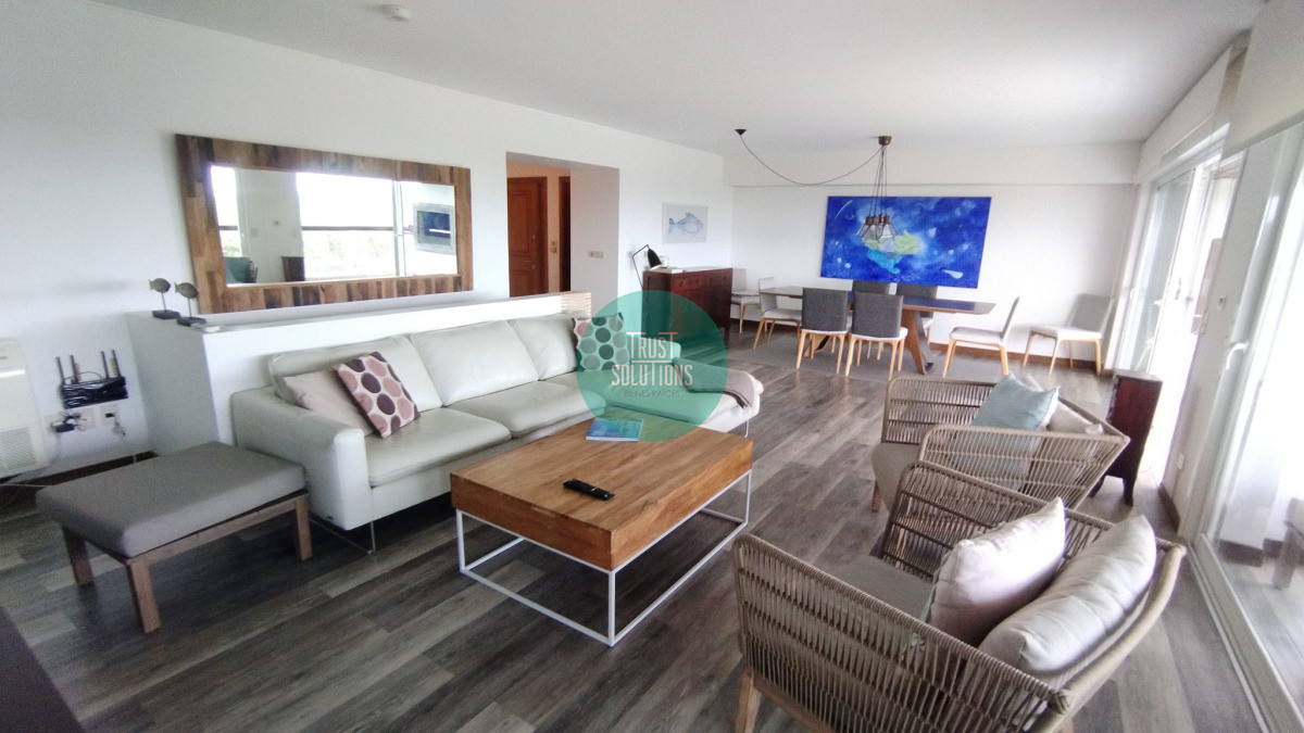 Apartamento ID.656 - Venta y Alquiler de Temporada Apto 3D y dep huéspedes Brava Punta con Piscina y Parrillero 