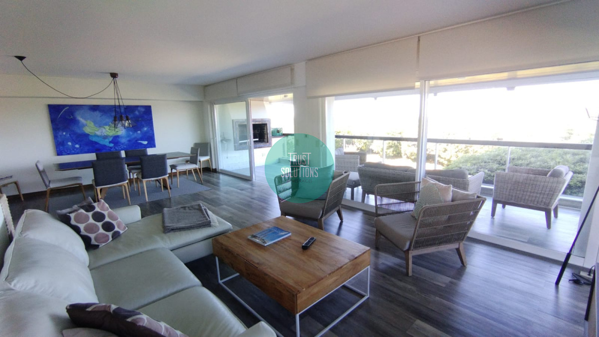 Apartamento ID.656 - Venta y Alquiler de Temporada Apto 3D y dep huéspedes Brava Punta con Piscina y Parrillero 