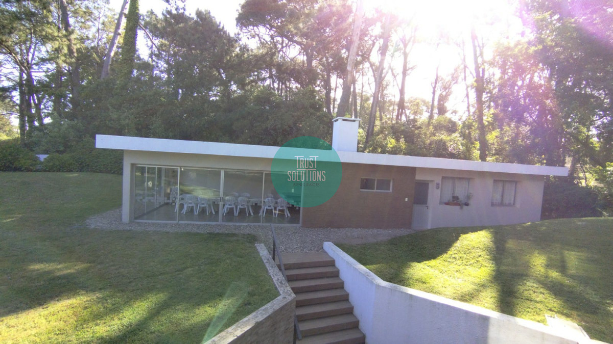Apartamento ID.350 - Venta y Alquiler Anual Apto 2D Brava Punta con Parrillero propio y Amenities 