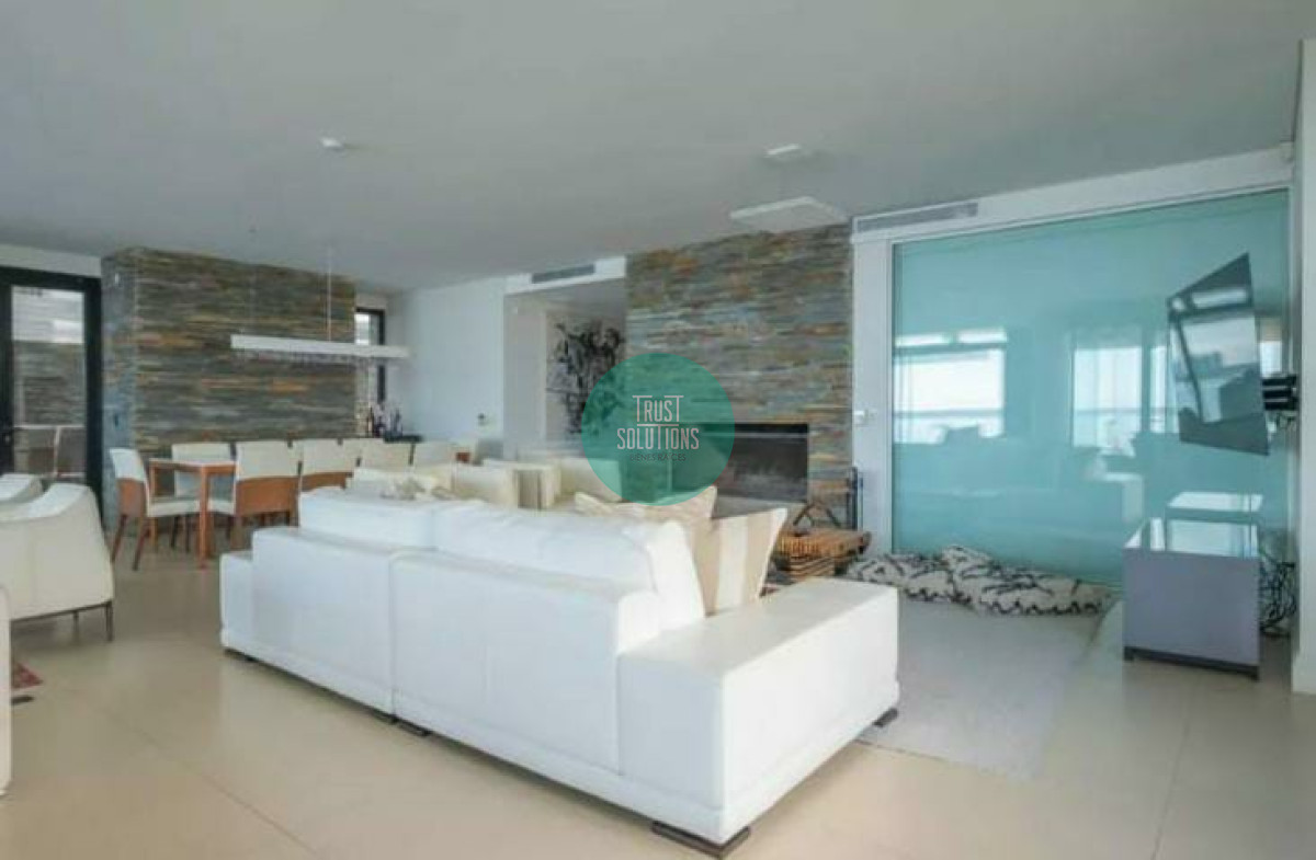 Apartamento ID.621 - Venta Exclusivo Penthouse frente al Puerto Punta 3 Suites Dep Serv Piscina y Parrillero 