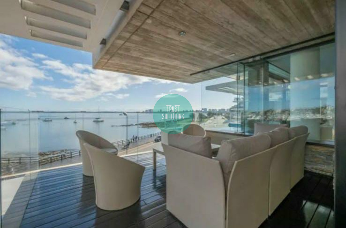 Apartamento ID.621 - Venta Exclusivo Penthouse frente al Puerto Punta 3 Suites Dep Serv Piscina y Parrillero 