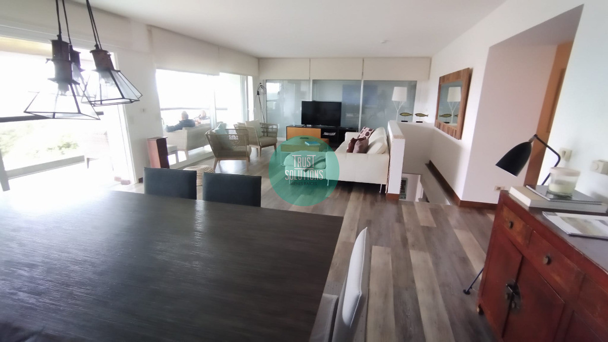 Apartamento ID.656 - Venta y Alquiler de Temporada Apto 3D y dep huéspedes Brava Punta con Piscina y Parrillero 