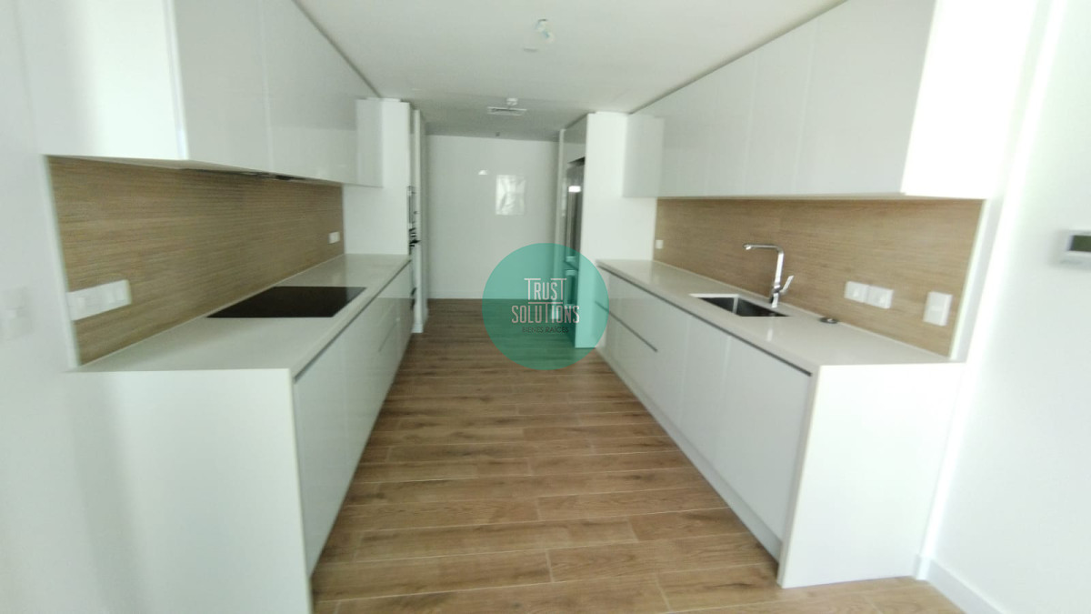 Apartamento ID.670 - Venta Apartamento Punta Piso Espectacular Torre Trump 3 suites, Dep.Serv. 