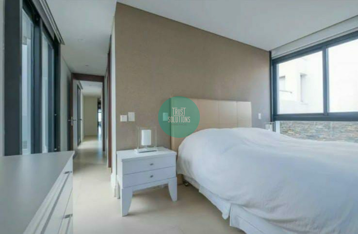 Apartamento ID.621 - Venta Exclusivo Penthouse frente al Puerto Punta 3 Suites Dep Serv Piscina y Parrillero 