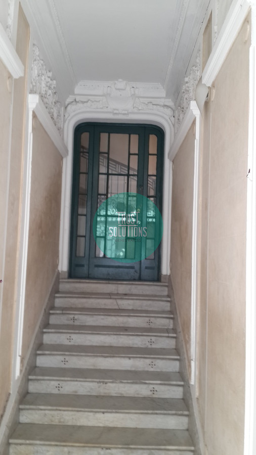 Apartamento ID.1134 - Venta Edificio Ciudad Vieja OPORTUNIDAD RECICLAJE!!  4 pisos muy buen estado general 