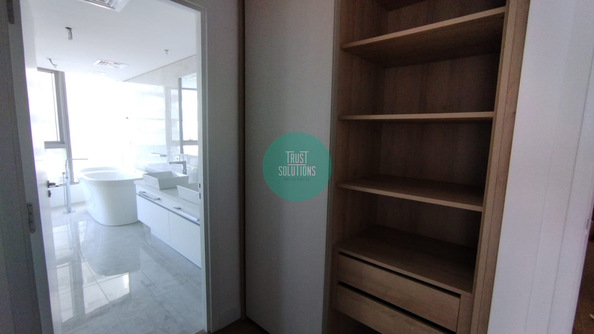 Apartamento ID.670 - Venta Apartamento Punta Piso Espectacular Torre Trump 3 suites, Dep.Serv. 