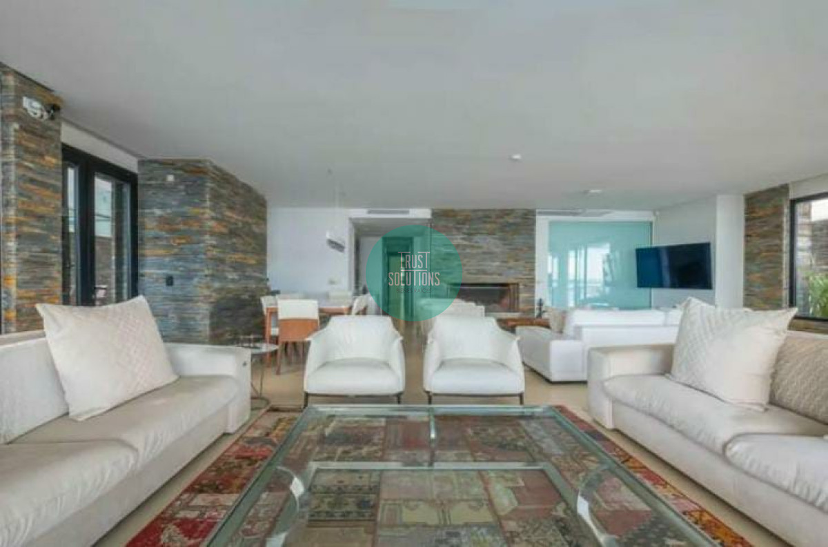 Apartamento ID.621 - Venta Exclusivo Penthouse frente al Puerto Punta 3 Suites Dep Serv Piscina y Parrillero 