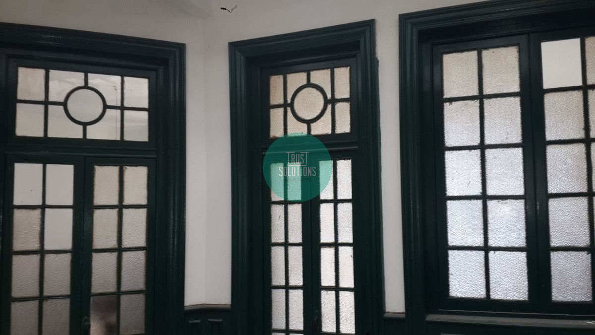 Apartamento ID.1134 - Venta Edificio Ciudad Vieja OPORTUNIDAD RECICLAJE!!  4 pisos muy buen estado general 