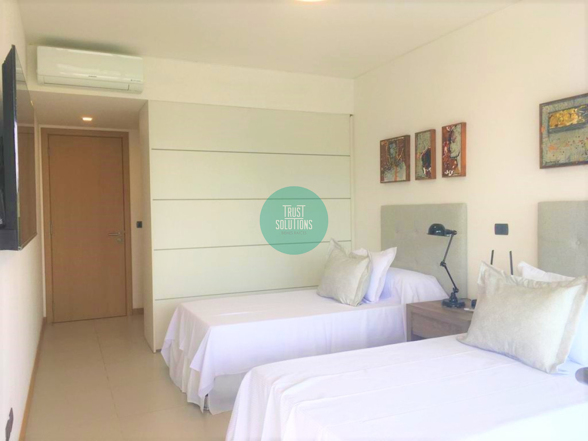 Apartamento ID.472 - Venta y Alquiler Anual Apto 3 Suites y dep serv Brava Punta con  Piscina propia 
