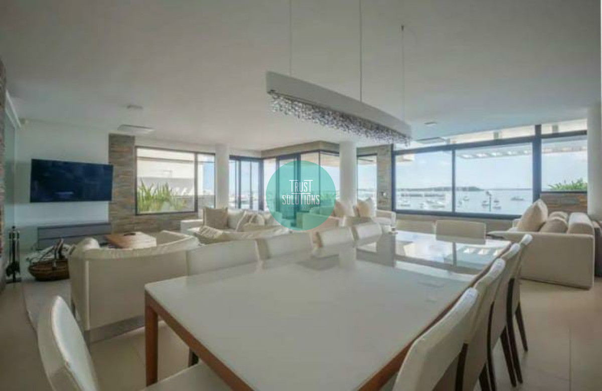 Apartamento ID.621 - Venta Exclusivo Penthouse frente al Puerto Punta 3 Suites Dep Serv Piscina y Parrillero 