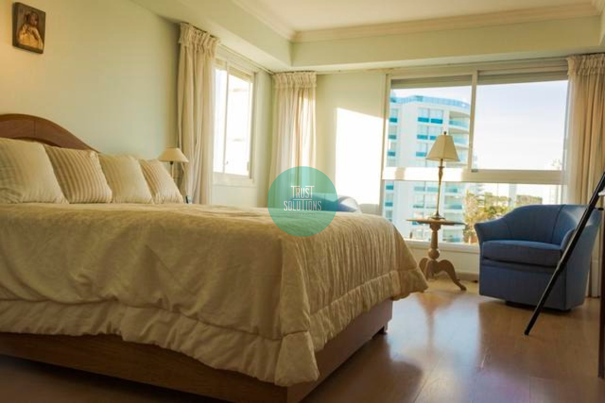 Apartamento ID.335 - Alquiler temporada Apto Brava Punta 4D Parrillero Piscina 