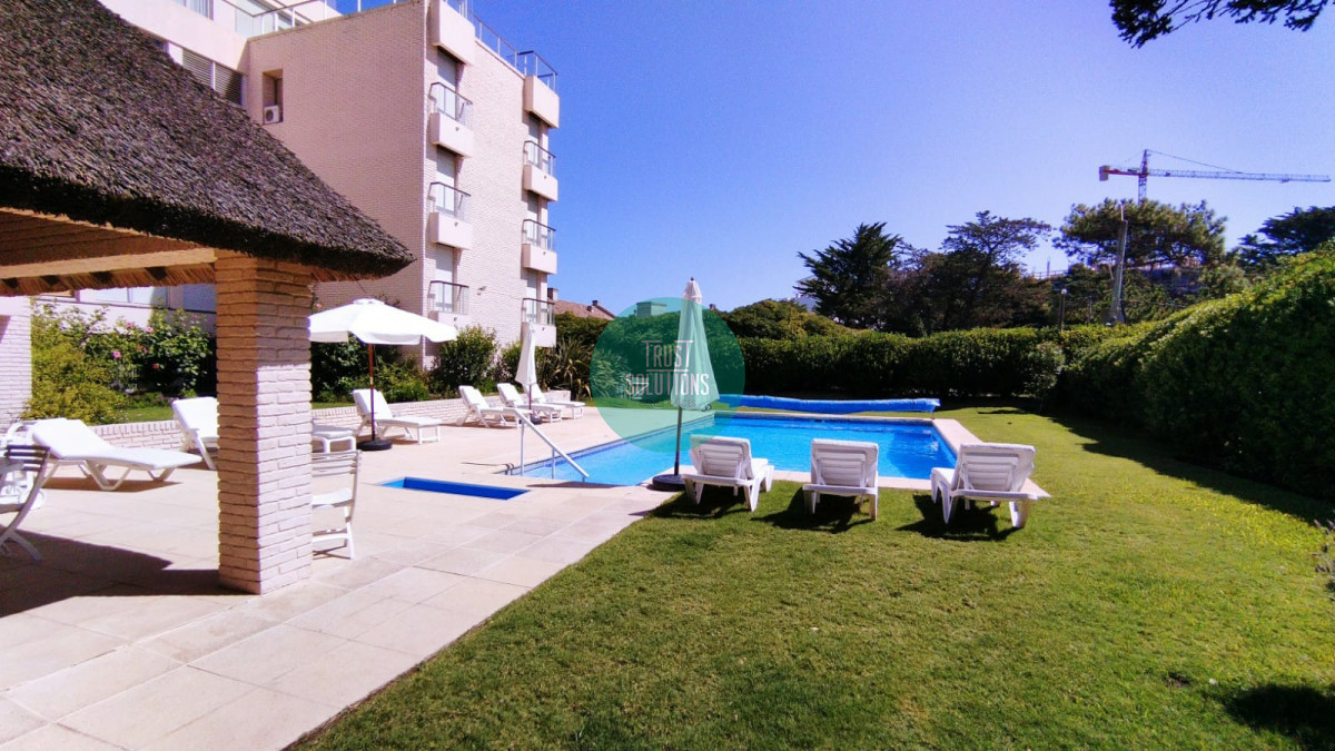 Apartamento ID.656 - Venta y Alquiler de Temporada Apto 3D y dep huéspedes Brava Punta con Piscina y Parrillero 